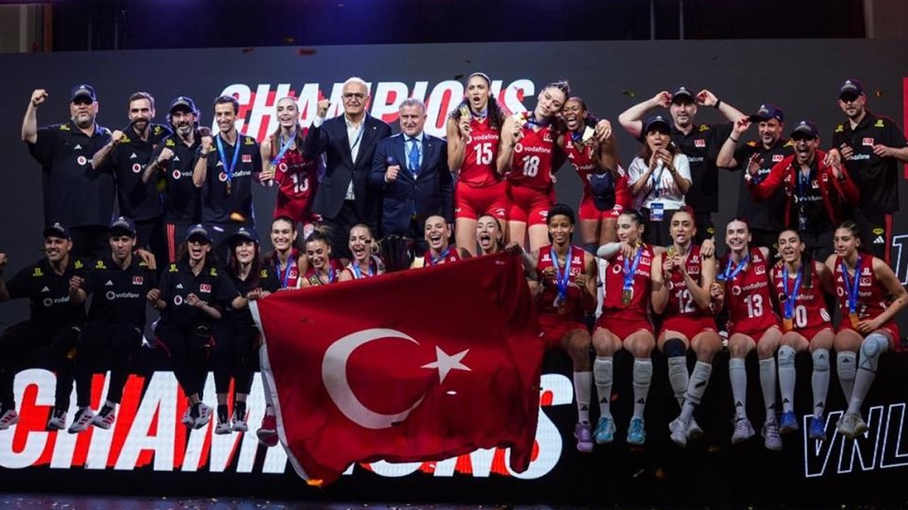 Ekonomi yönetiminden A Milli Kadın Voleybol Takımı'na tebrik
