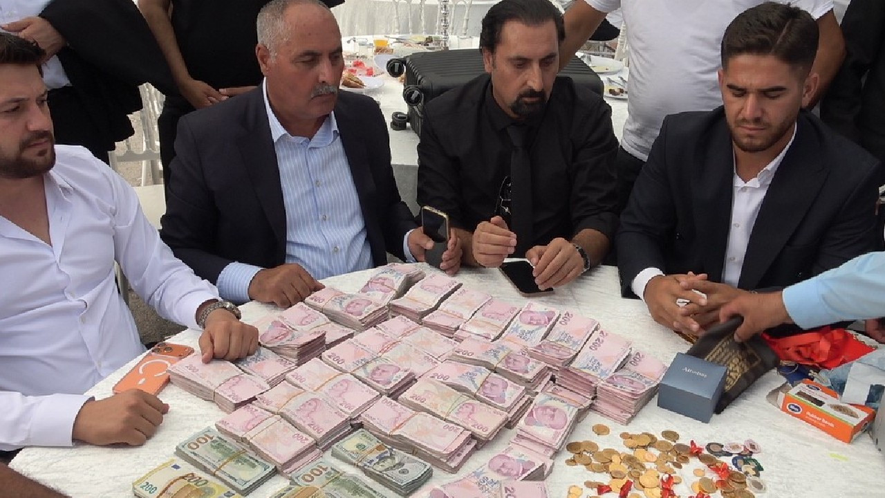 Damada 20 milyon TL nakit, geline kilolarca altın takıldı! 500 kilo et yediler
