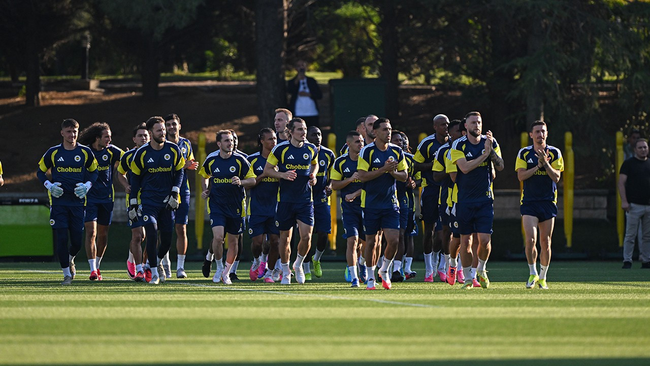 Fenerbahçe, UEFA Şampiyonlar Ligi kadrosunda değişikliğe gitti