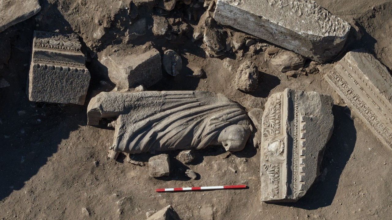 Aspendos'un 1800 yıllık dev heykeli gün yüzüne çıktı