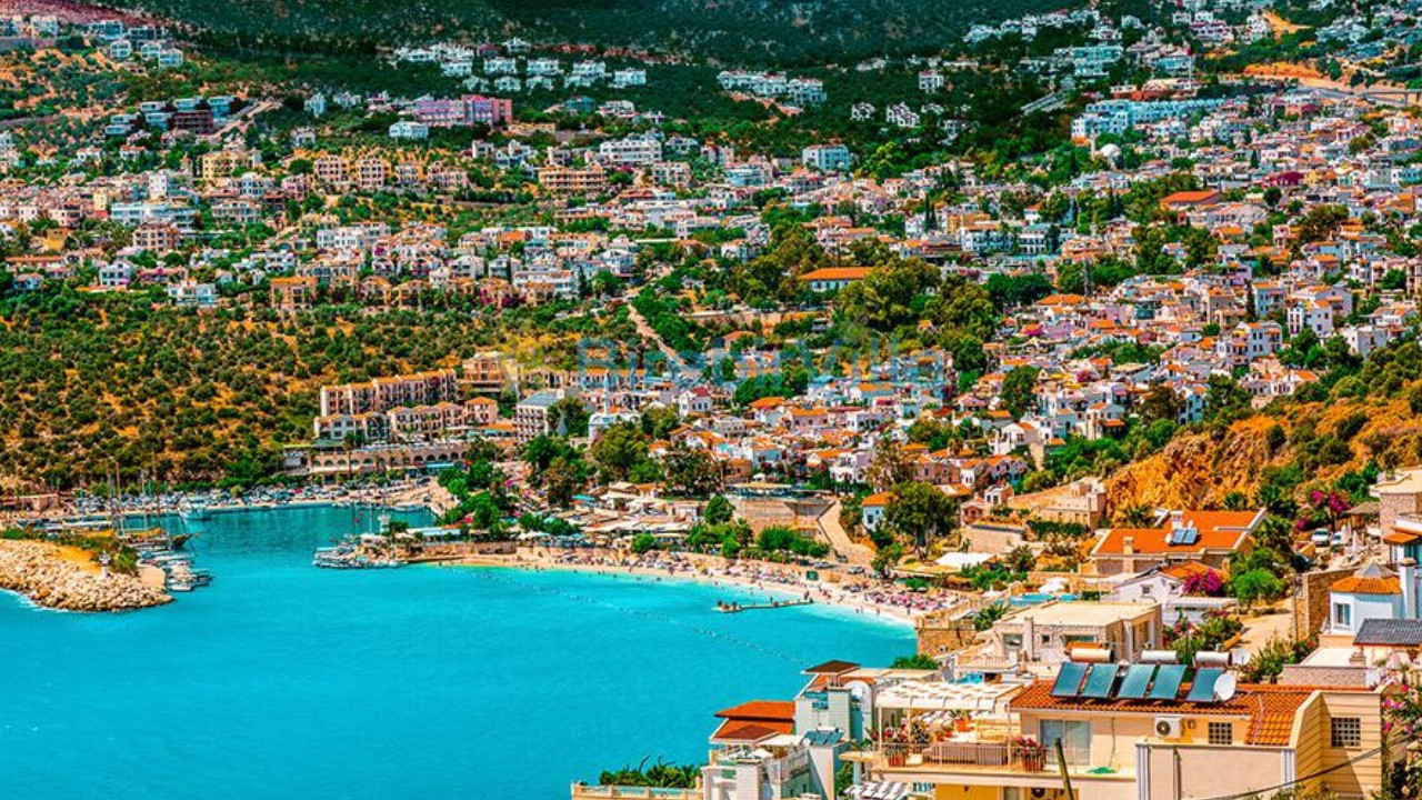 Financial Times Türkiye turizmini mercek altına aldı: Tatil bölgelerinde fiyatlar geriledi