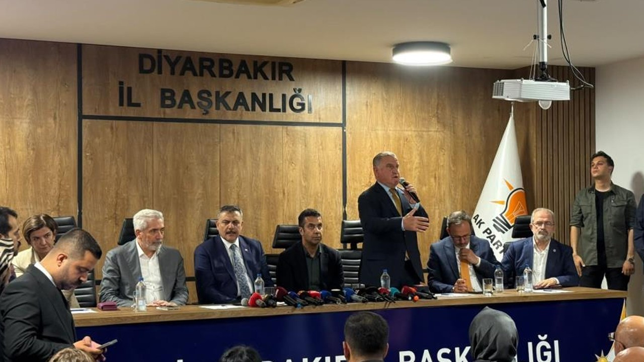 Bakanlar ve TFF Başkanı Amedspor-Erzurumspor maçını tribünde takip etti