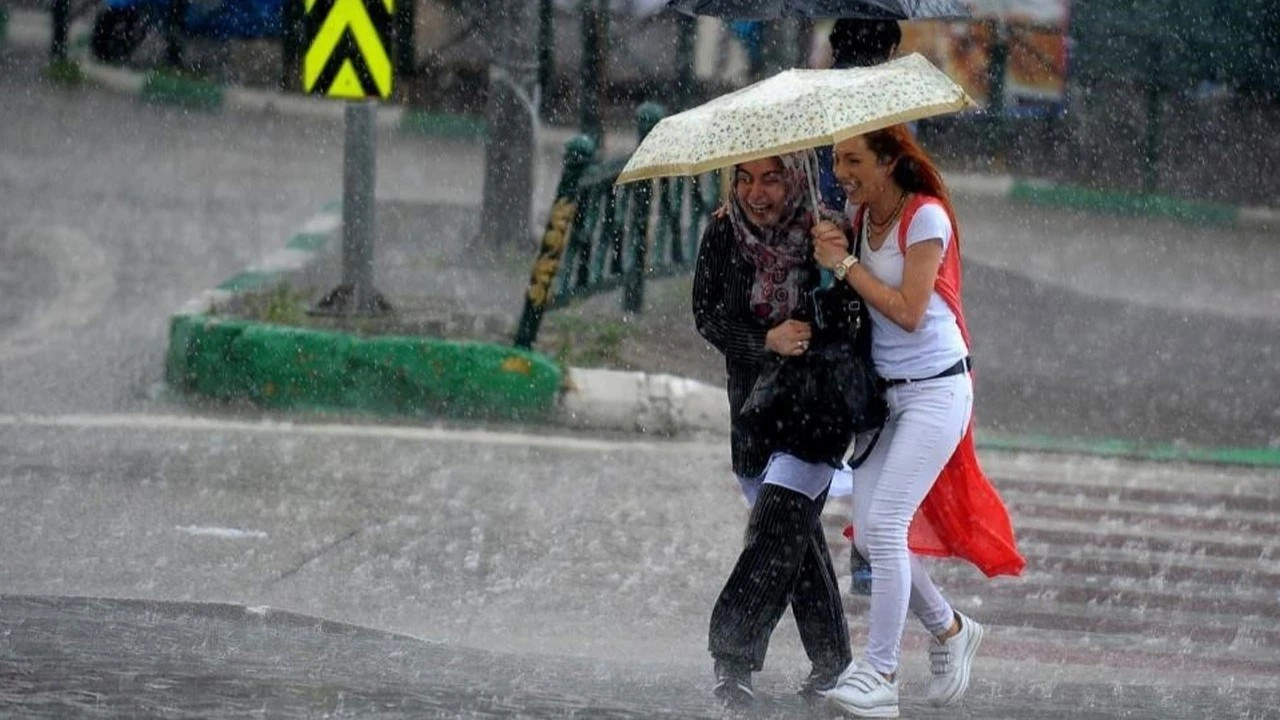 Yağmur arası uzun sürdü: Sağanak geniş alana yayılacak