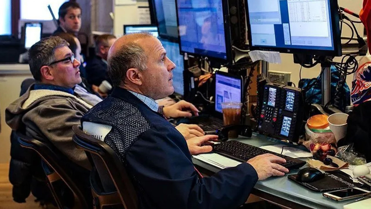 Wall Street Closes Lower As Inflation Data Keeps Fed Rate Cuts in Question