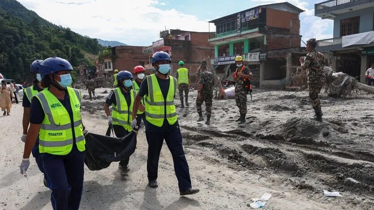 Nepal'de bilanço ağırlaşıyor: Can kaybı 1050'ye yükseldi