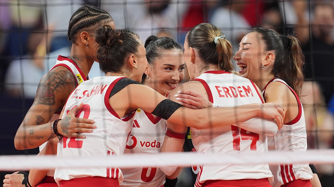 تركيا تتأهل لنهائي بطولة أوروبا للكرة الطائرة بفوزها على صربيا 3-0