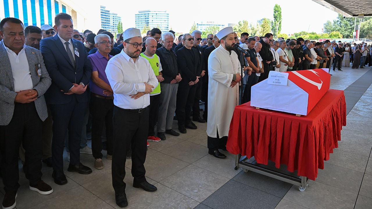 Oyuncu Serhat Kılıç başkentte son yolculuğuna uğurlandı