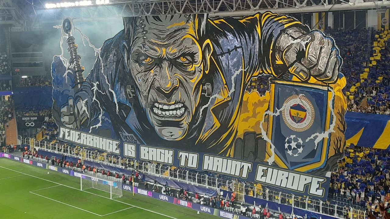 Fenerbahçe taraftarından Şampiyonlar Ligi ilk maçına özel koreografi