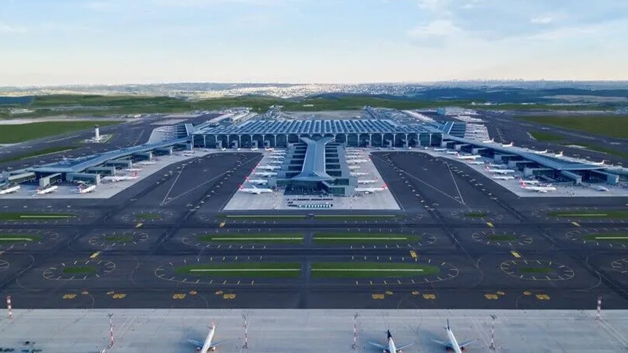 İstanbul Havalimanı'nda Fly Jordan uçağı taksi yolunda kaldı