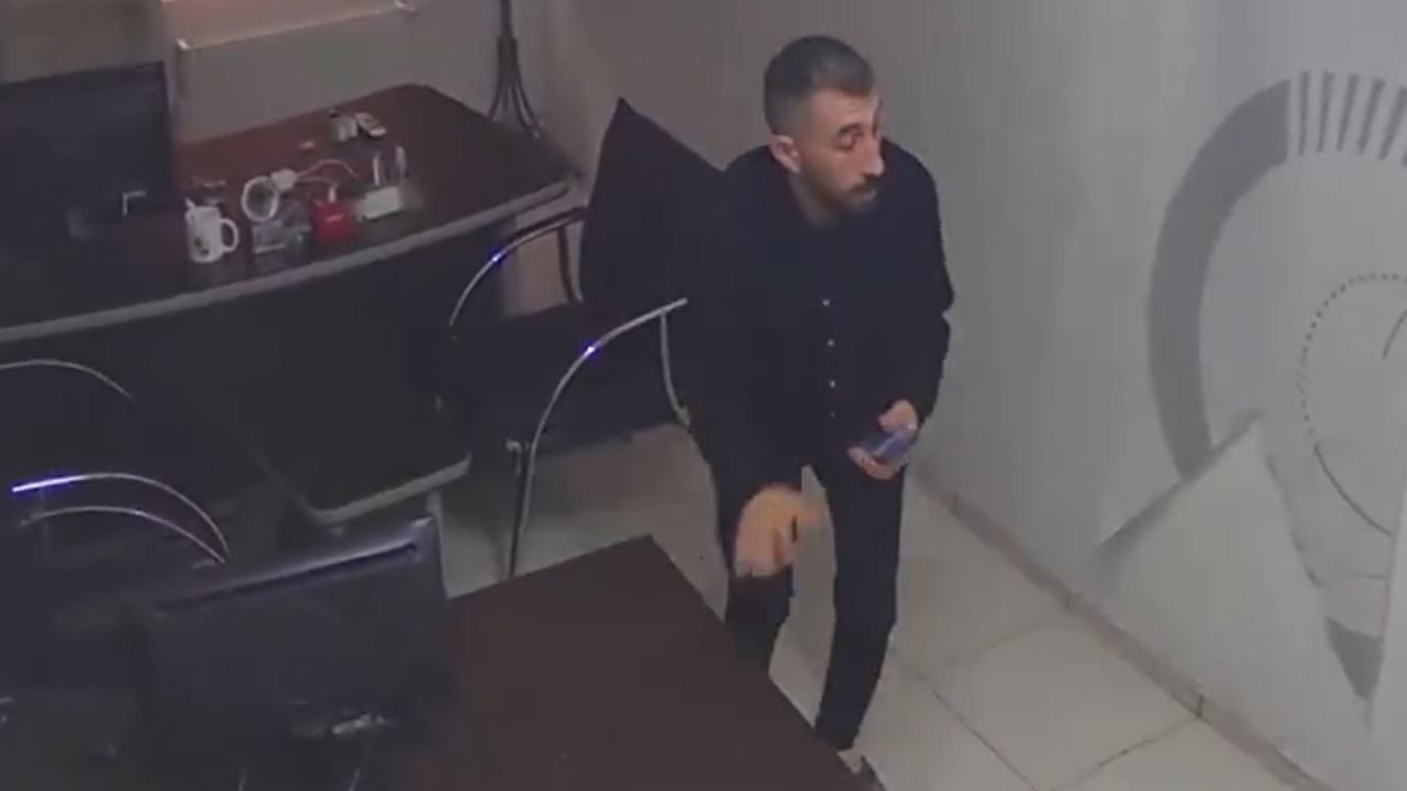 Şanlıurfa 5,4 ile sarsıldı: Deprem anı kamerada