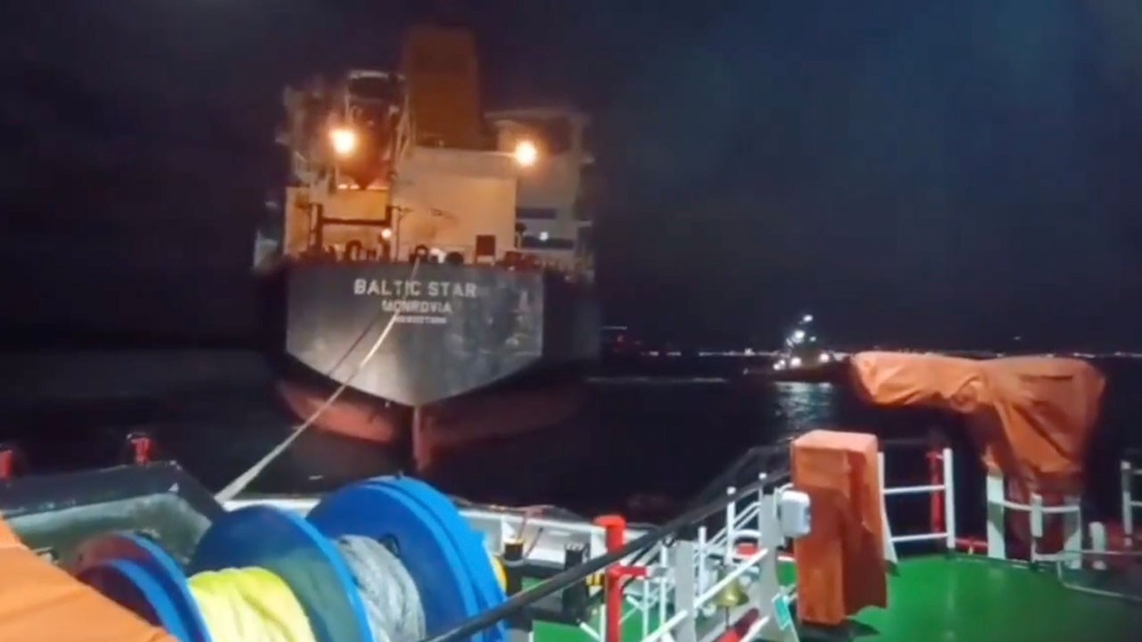 Çanakkale Boğazı’nda tanker arızası: Römorkörlerle çekildi