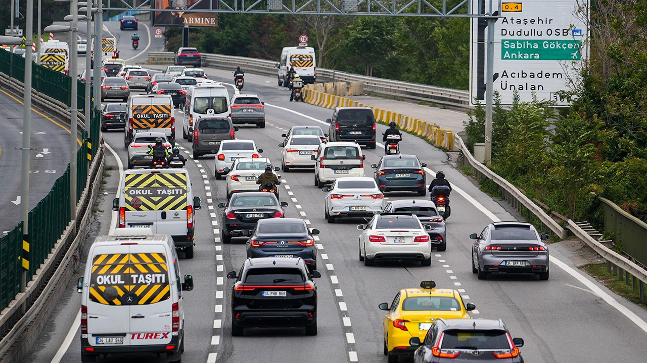 İstanbul'da sağanak yağışın ardından sabah trafik yoğunluğu %62'ye çıktı