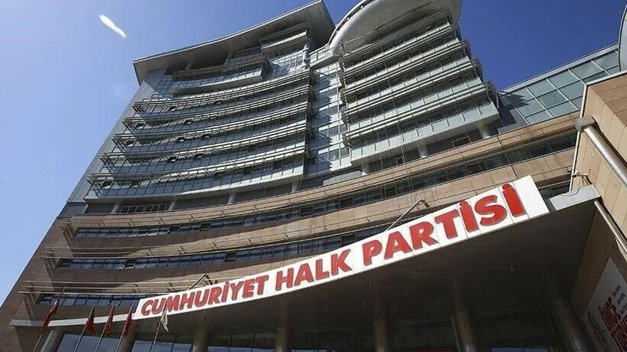 CHP 3 belediye başkanını ihraç etti