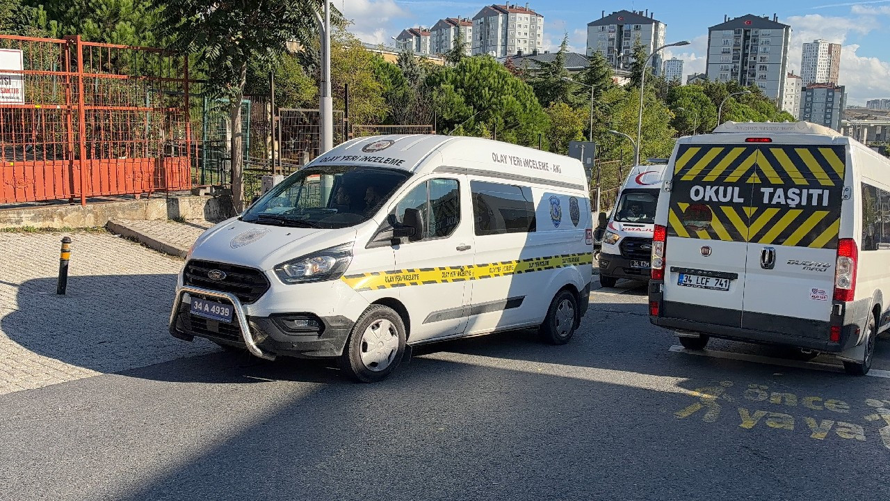 Son dakika... Başakşehir'de ortaokula bıçaklı saldırı: Öğrenciler hastaneye kaldırıldı
