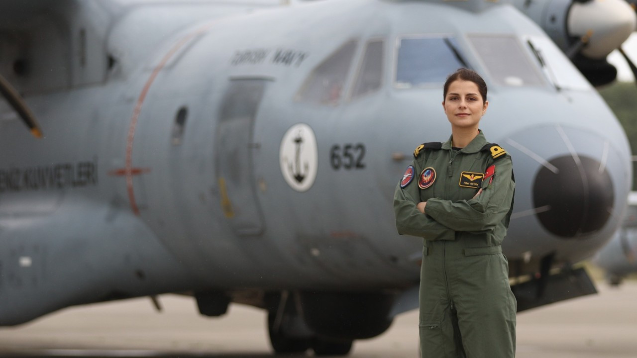 Gökyüzünde bir ilk: Türk Deniz Kuvvetleri'nin ilk kadın uçak pilotu