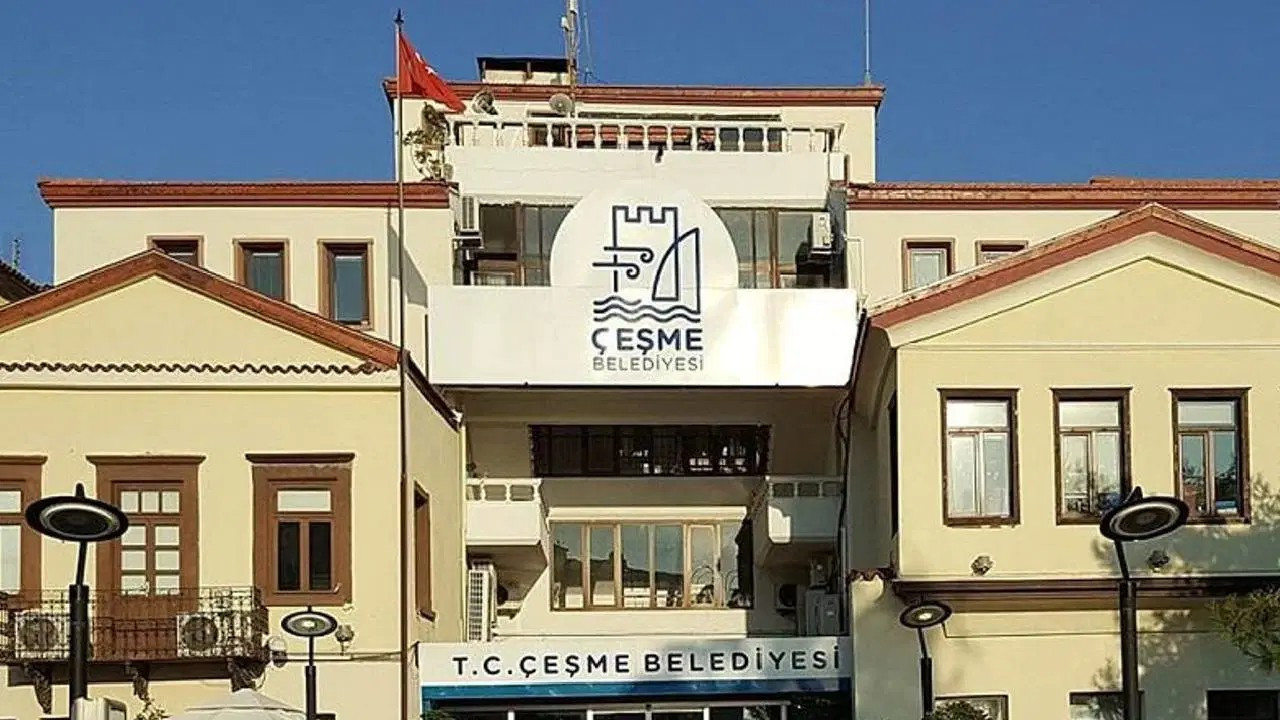 Çeşme Belediyesi'ne operasyon: 3 gözaltı
