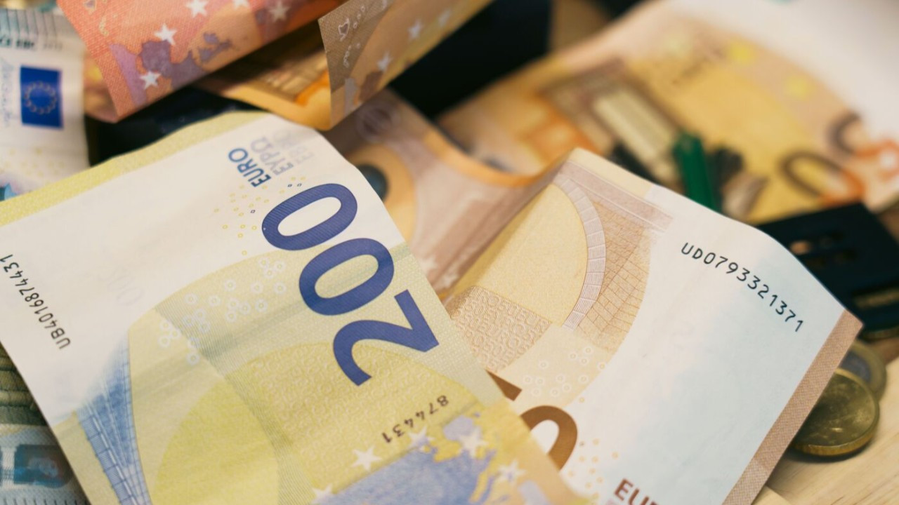 Euro Üzerindeki Baskı Artabilir: Commerzbank Fransa'ya Dikkat Çekti