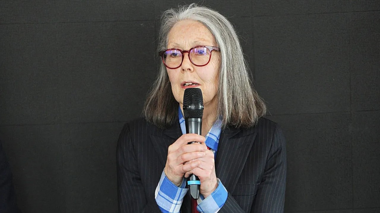 Nobel Edebiyat Ödülü kazananı Anne Carson oldu
