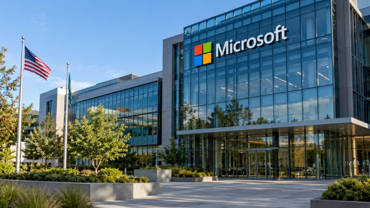 ABD, Microsoft ve diğer teknoloji şirketlerinde yabancı çalışanlar için yeşil kart başvurularını askıya aldı