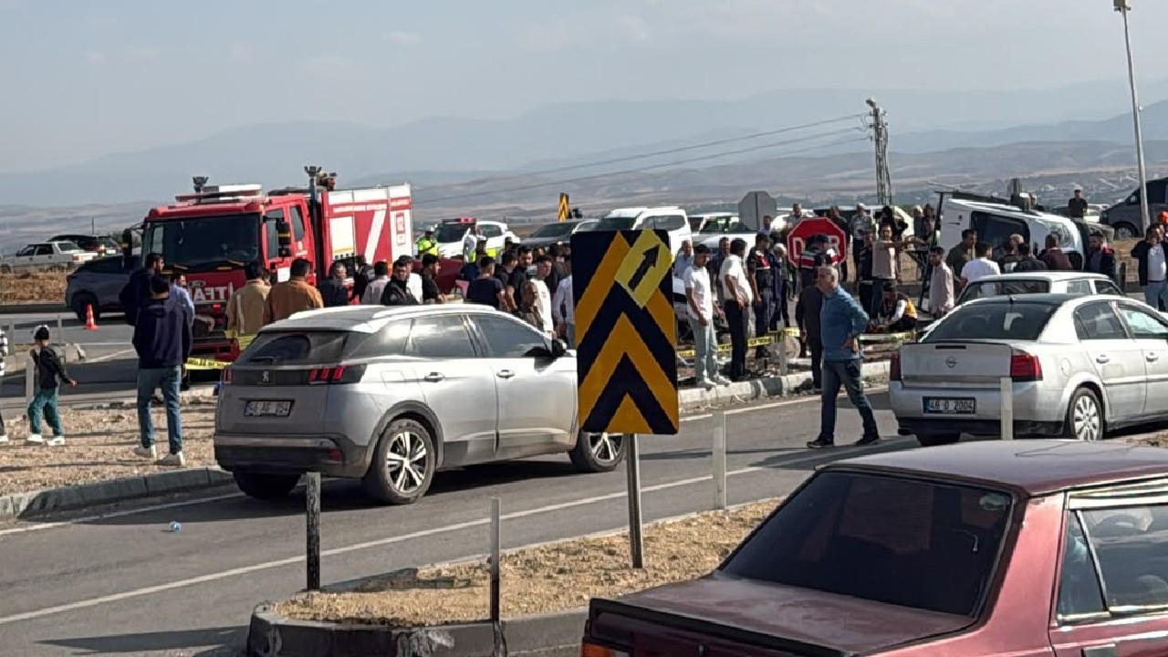 MHP milletvekilinin bulunduğu konvoyda kaza: 1 ölü, 4 yaralı