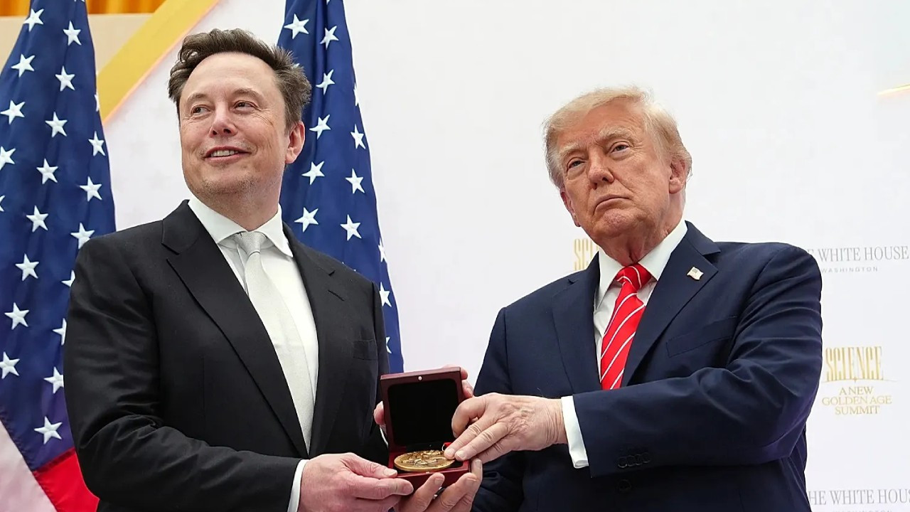 Elon Musk'tan Trump'ın çıkışına destek: Şirketinin adını değiştirdi