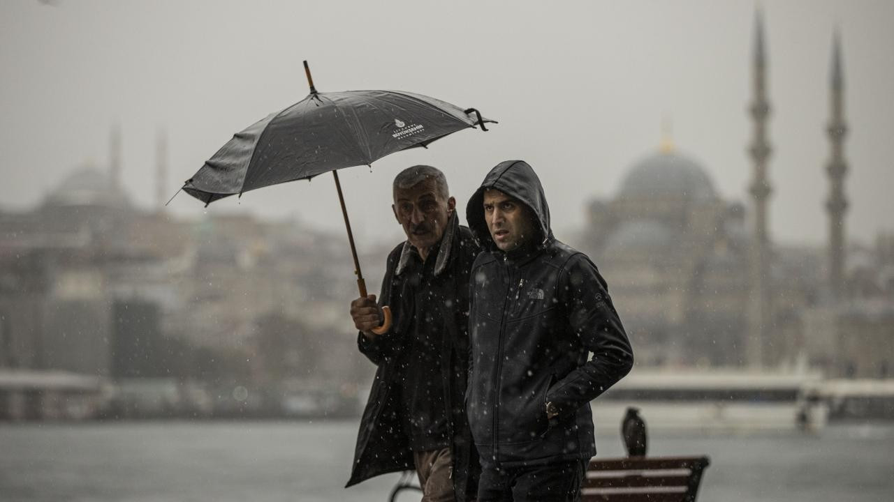 Hava Durumu Uyarıları: Türkiye'yi Yağmur ve Toz Bulutları Kaplayacak