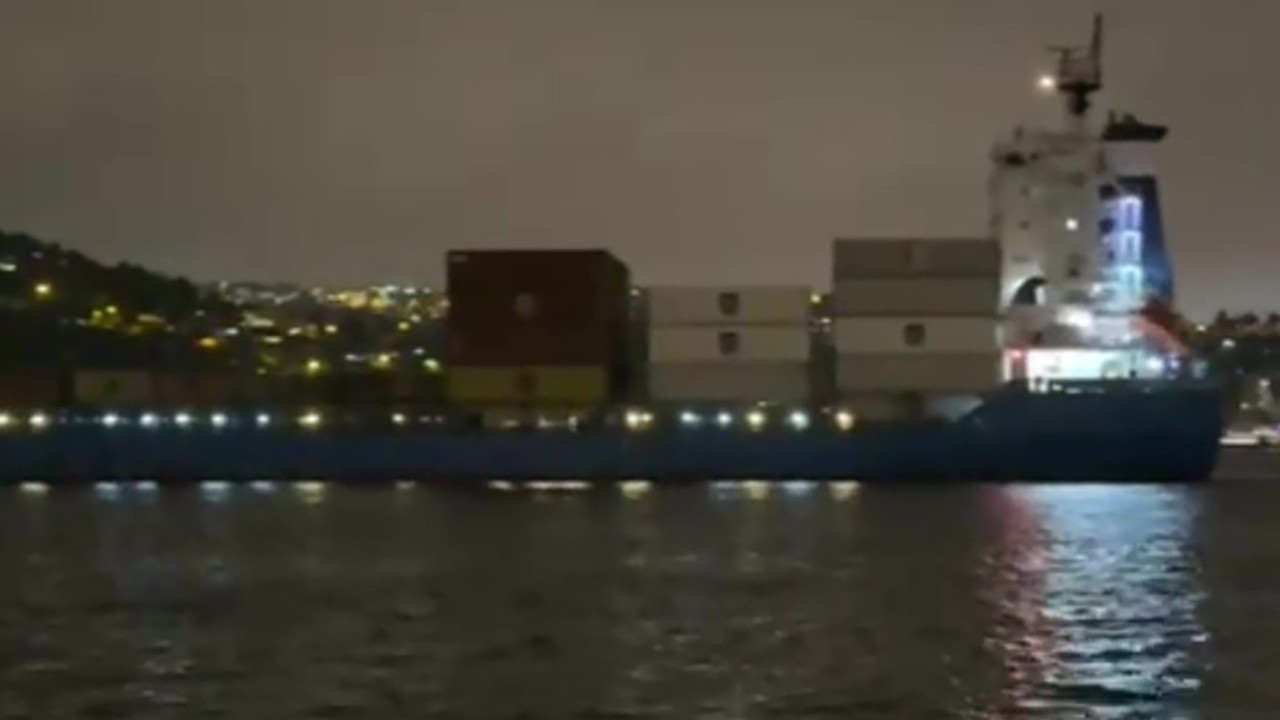 İstanbul Boğazı'nda 147 Metrelik Gemi Kontrolsüz Sürüklendi