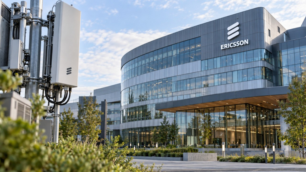 Ericsson satışlarını artırdı, kârı yarıya indi