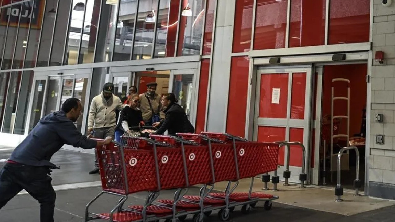 ABD'de perakende satışlar beklentileri aştı