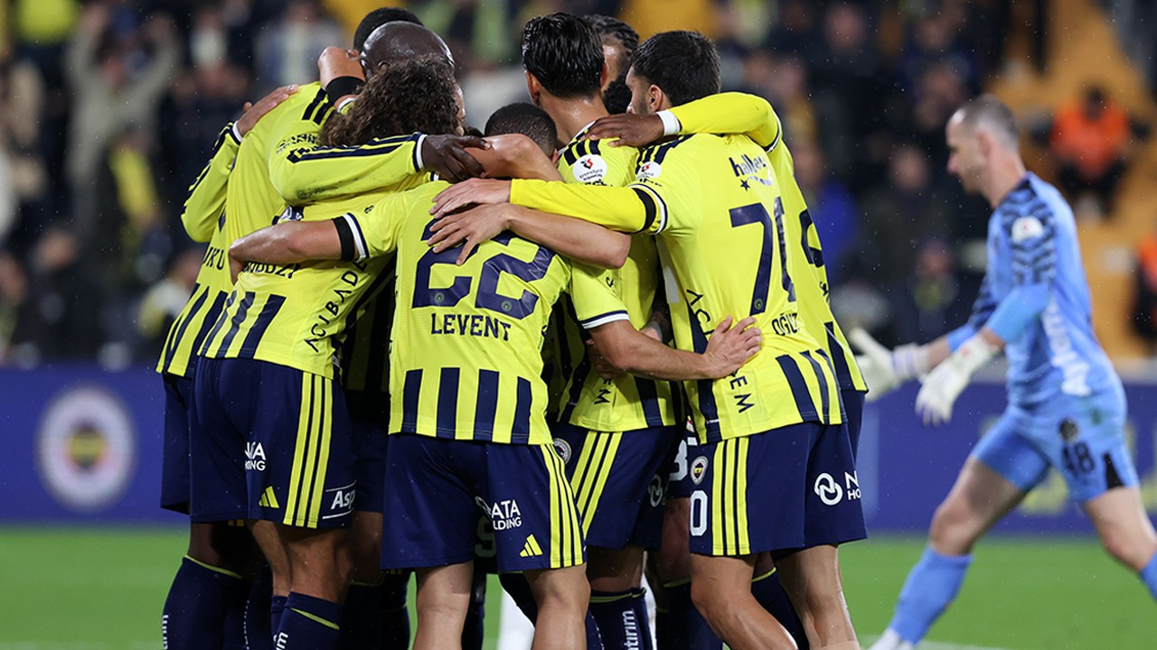 Fenerbahçe kendi sahasında 3 puanı 3 golle aldı