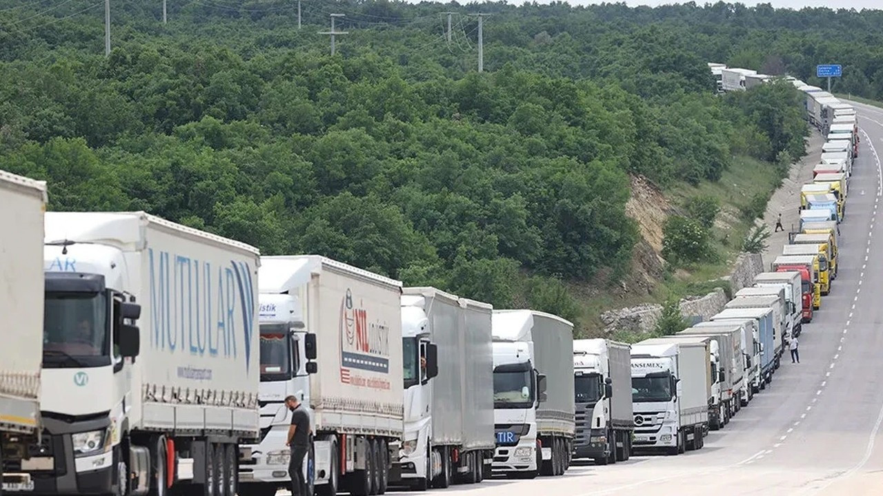 Hamzabeyli Sınır Kapısı'nda 27 kilometrelik tır kuyruğu oluştu