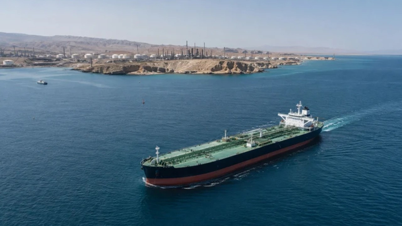 İran: Hürmüz Boğazı'nda 2 petrol tankeri mayına çarptı