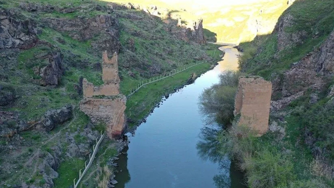 Türkiye ile Ermenistan arasında tarihi adım: Ani Köprüsü yeniden inşa edilecek