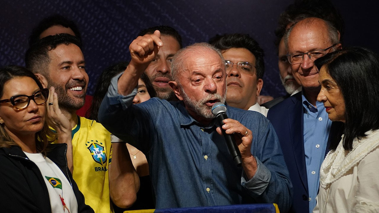 Brezilya'da başa baş yarış: Lula yeniden devlet başkanı seçildi