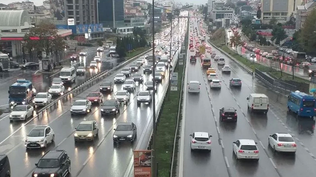 İstanbul'da Trafik Yoğunluğu Yüzde 73'e Yükseldi