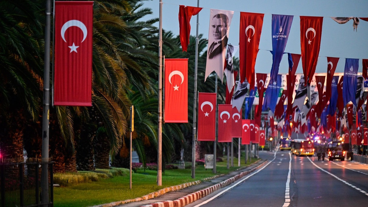 İstanbul'da yarın bazı yollar trafiğe kapatılacak: İşte alternatif güzergahlar