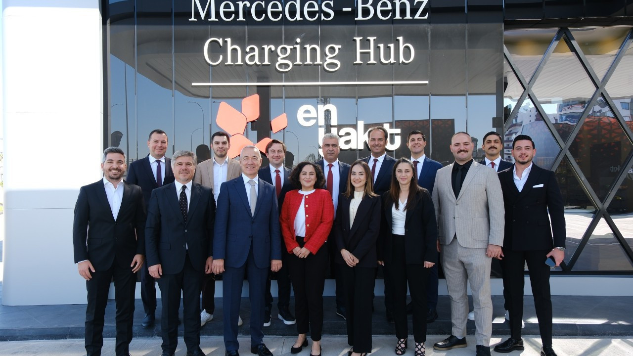 Mercedes-Benz ve En Yakıt'tan Türkiye'de bir ilk: 720 kW'lık hızlı şarj istasyonu açıldı
