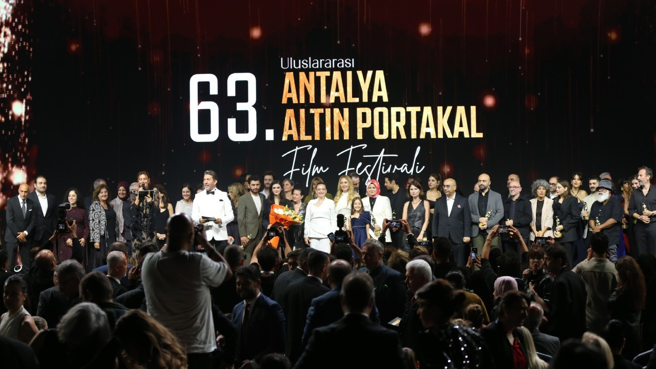 Altın Portakal'da ödüller sahiplerini buldu: En iyi film "Taş ve Tüy"
