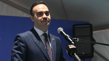 Bakan Kacır: SOMJ füzesinin son testinde hedef tam isabetle vuruldu