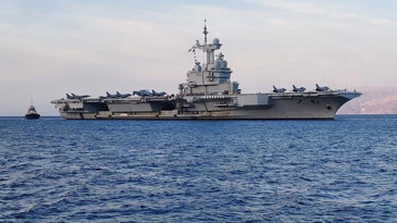 Fransa, Charles de Gaulle uçak gemisini Akdeniz'e gönderiyor