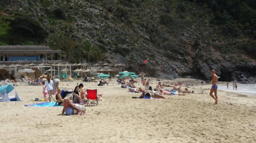 Antalya sezonu erken açtı: 21 dereceyi gören denize koştu