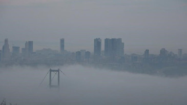 İstanbul'da yoğun sis: Boğaz hattı trafiğe kapatıldı