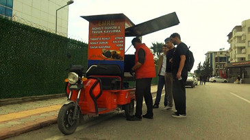 Fiyatı 90 TL, dönerden sıkılanlar akın ediyor: 1 metrekarelik tezgahta yetişemiyor