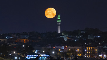 İstanbul’da dolunay büyüledi: Görsel şölen oluşturdu