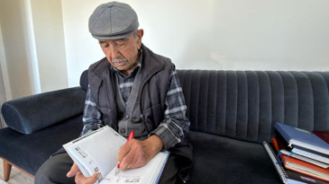 59 yıldır her günü yazıyor: Hayatını defterlere sığdırdı