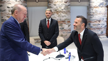 Cumhurbaşkanı Erdoğan, Galatasaray takımını Dolmabahçe’de kabul etti