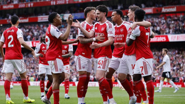 Premier Lig'de şampiyon Arsenal
