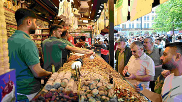 Kurban Bayramı öncesi İstanbul'da alışveriş yoğunluğu