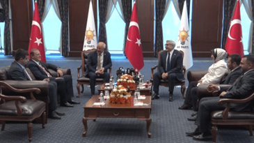 AK Parti ve CHP heyetleri bayramlaştı