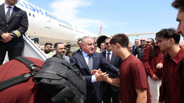 Dünya Kupası heyecanı başladı: Milliler ABD'ye uğurlandı